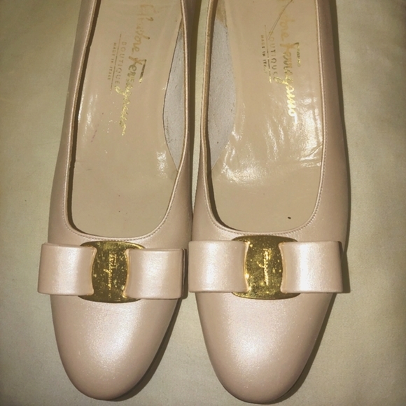 SALVATORE FERRAGAMO BLUSH PEARL CREAM VARA BOW PUMP SHOES 9.5 4A - Picture 5 of 8